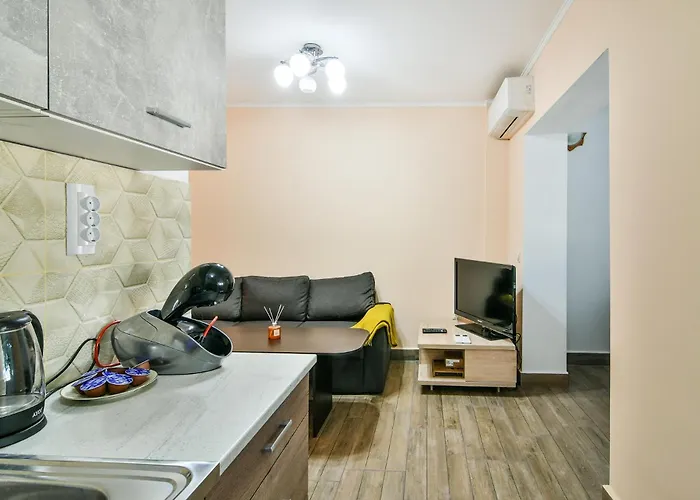 2br Spacious * فارنا