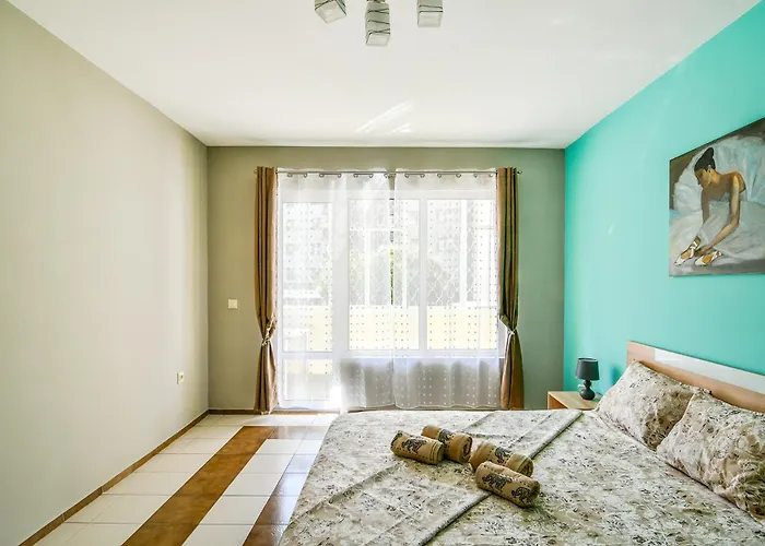 2br Spacious شقة فارنا