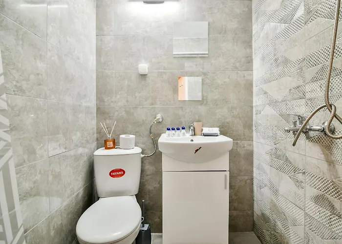 2br Spacious فارنا